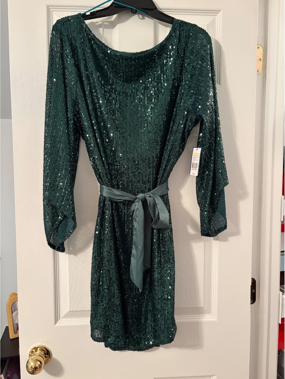 Crown & Ivy NWT Green sequin belted dress -L